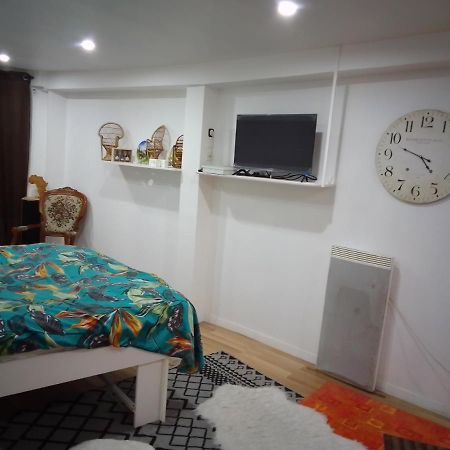 Chambre Chez L'Habitant Saint-Pierre-le-Moutier Bagian luar foto